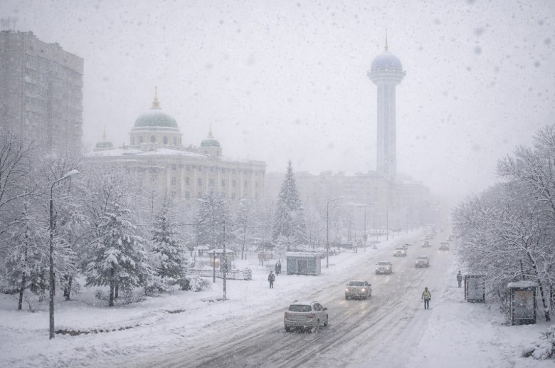 Ураганные ветры и сильные осадки: штормовые предупреждения объявлены в ряде регионов