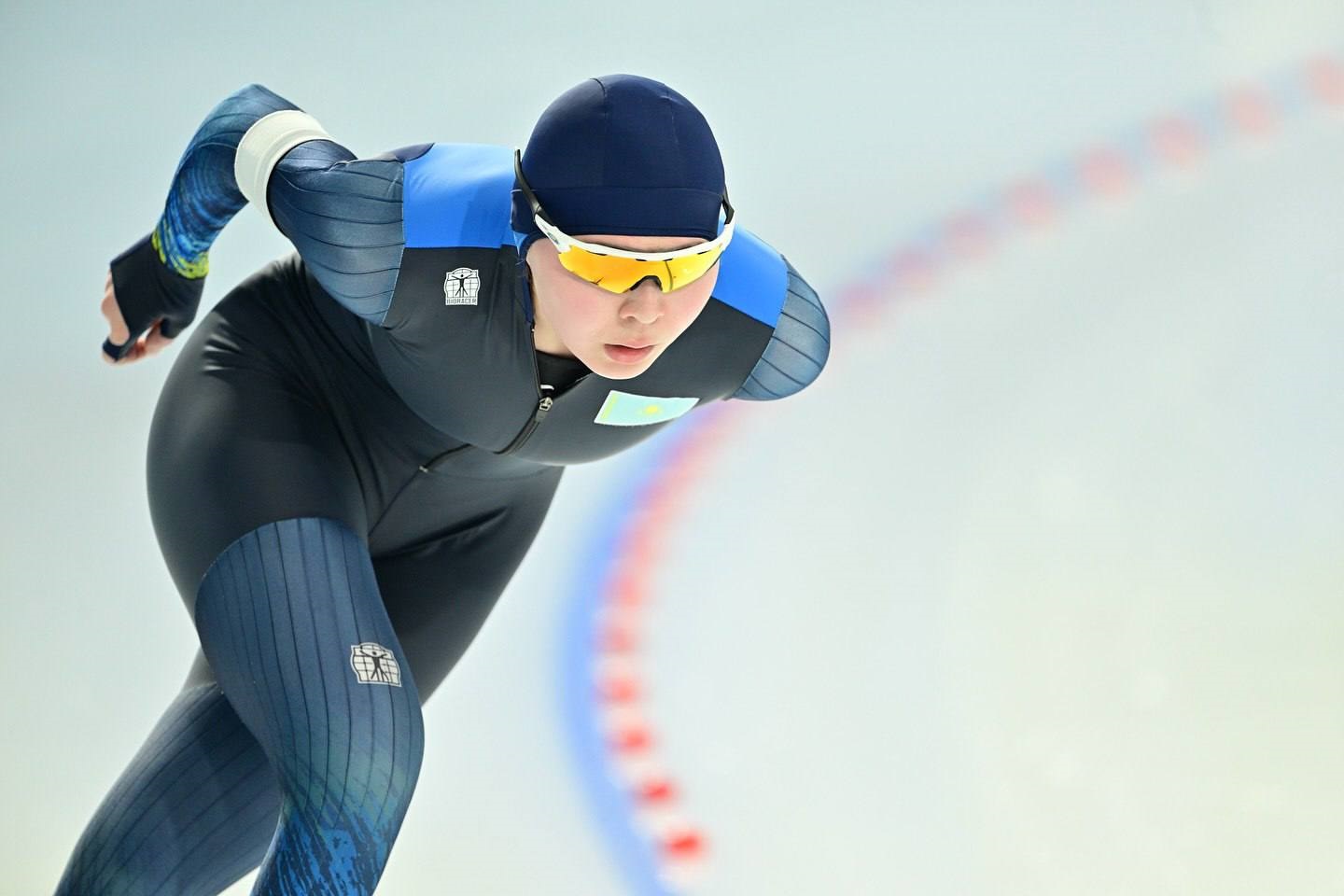 Казахстанка Кристина Шумекова стала чемпионкой мира по конькобежному спорту среди юниоров