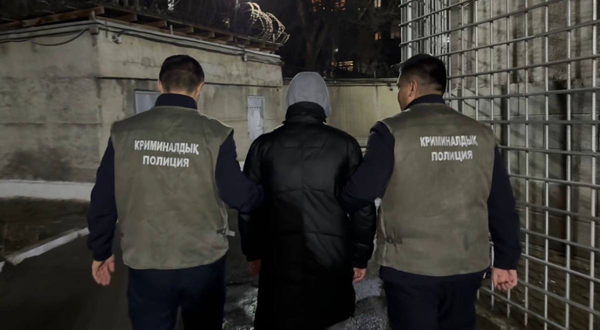 В Шымкенте двух мужчин арестовали за навязчивое преследование женщин