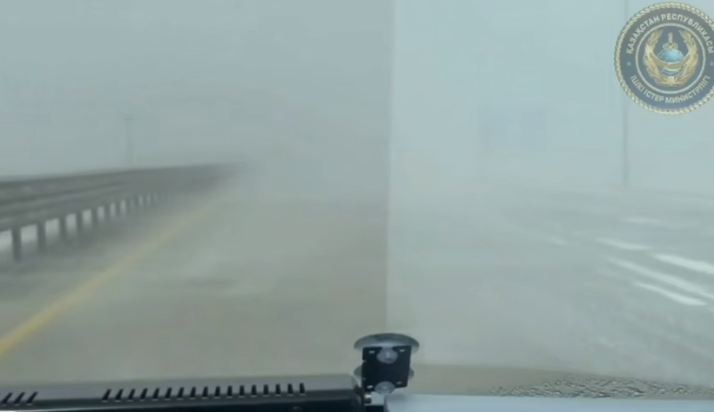 Из-за бурана в Карагандинской области закрывают дороги