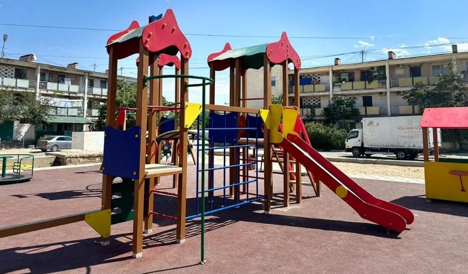 В Актау уровень износа детских площадок составляет 40 процентов