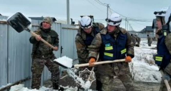 В СКО военнослужащие МЧС задействованы к противопаводковым мероприятиям