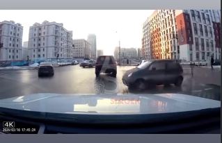 В столице автомобиль без водителя устроил ДТП