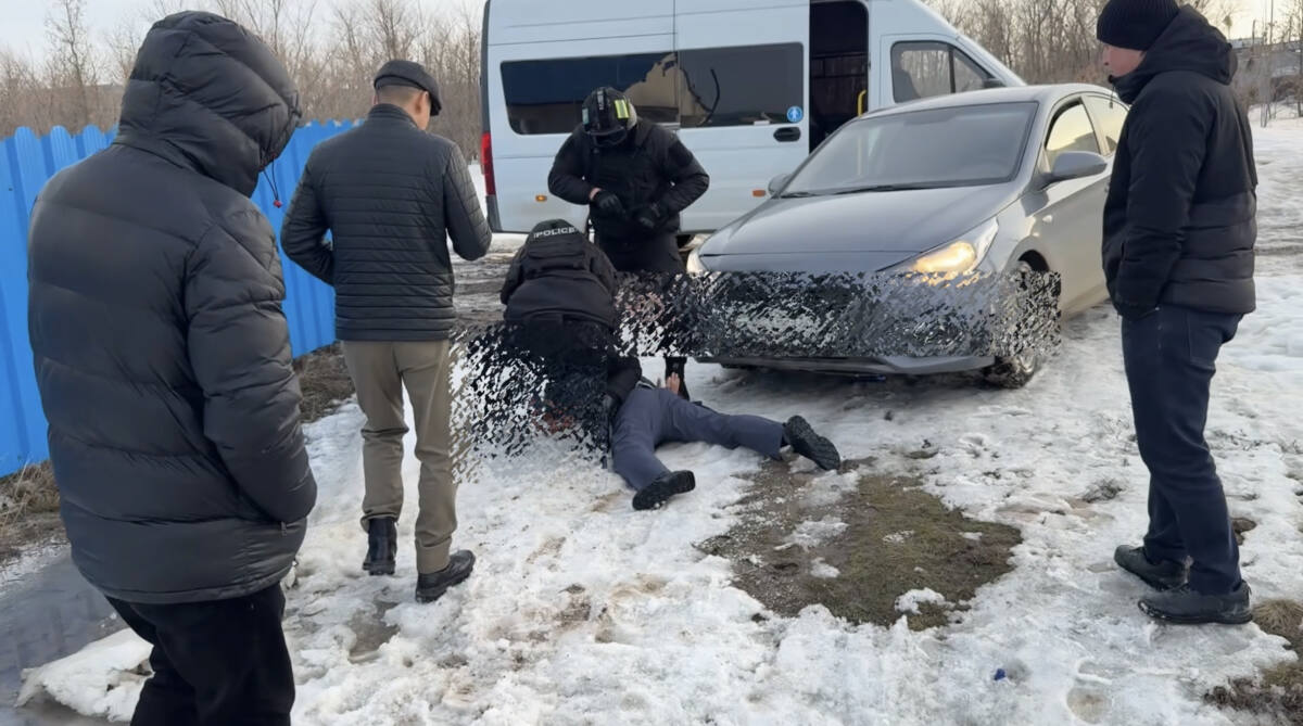 Группа подозреваемых в вымогательстве задержана в Уральске