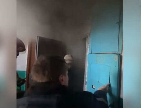 В Костанайской области при пожаре в многоквартирном доме эвакуировали 12 человек