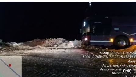 На трассе Астана – Караганда в кювет съехал пассажирский автобус