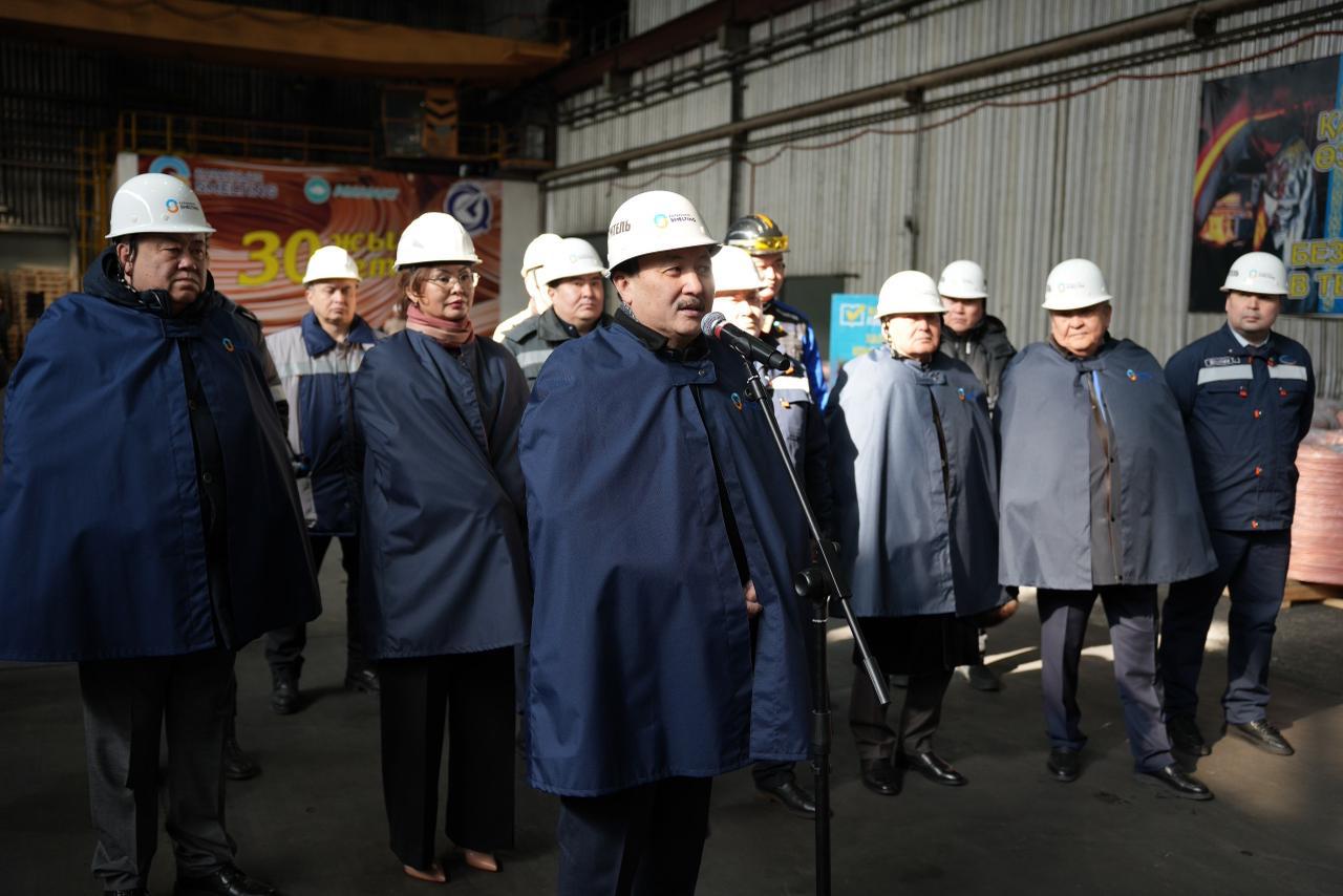 В Жезказгане члены Общенациональной коалиции обсудили проект Новой Конституции с коллективом предприятия «Kazkat»