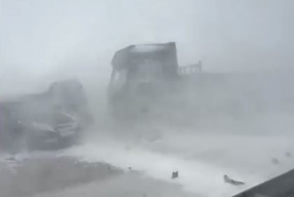 На трассе Астана – Караганда из-за метели произошло массовое ДТП, погиб человек