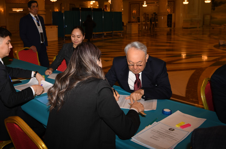 Первый президент РК Нурсултан Назарбаев проголосовал на референдуме