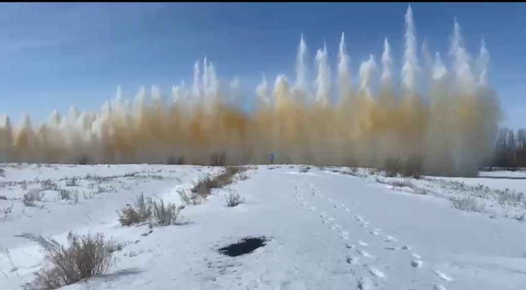 Взрывать лед начали на реках в ВКО