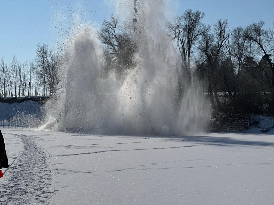 На реках в ЗКО провели взрывные работы против паводков