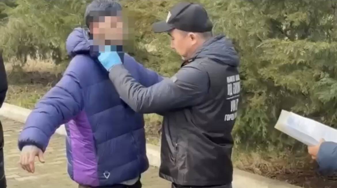 В парке Шымкента нашли тайники с наркотиками