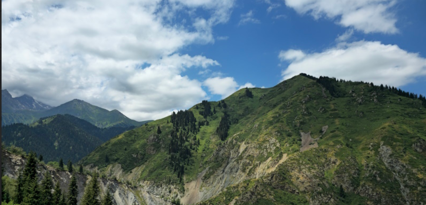 Потерявшихся подростков нашли в горах Алматы