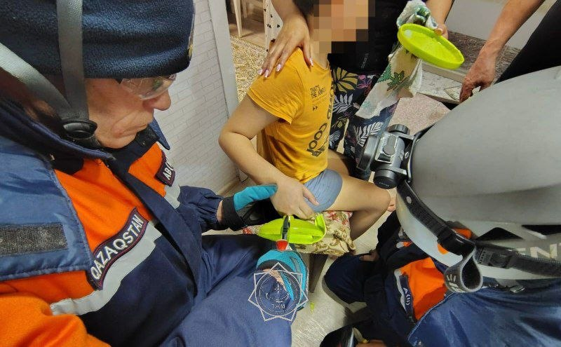 Что делать, если нога ребёнка застряла в игрушке