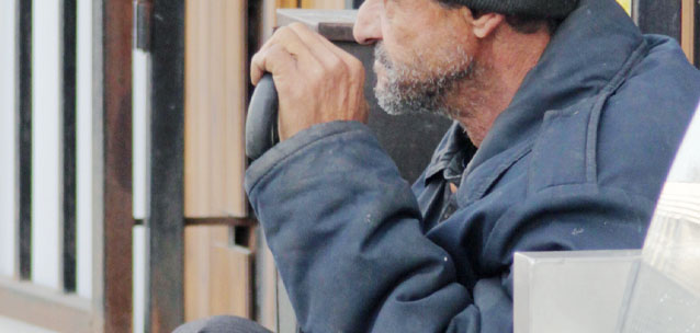 Пенсионер убивал соседа ножом, лопатой и топором