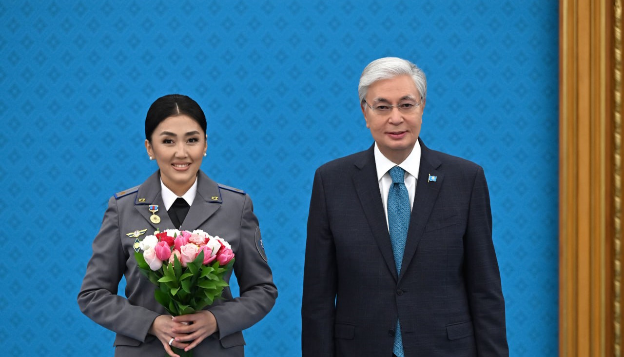 Президент отметил вклад казахстанок почетными званиями и наградами