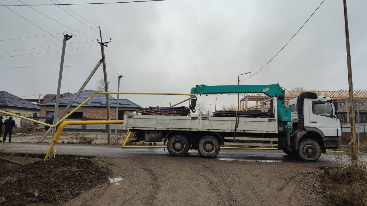 Водитель грузовика повредил газопровод в Алматы