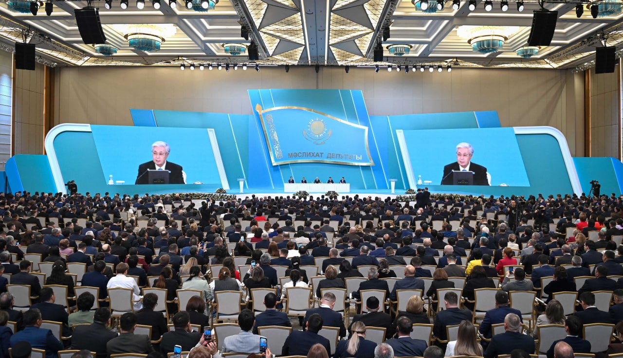 Единственным источником власти и носителем суверенитета является народ Казахстана - глава государства