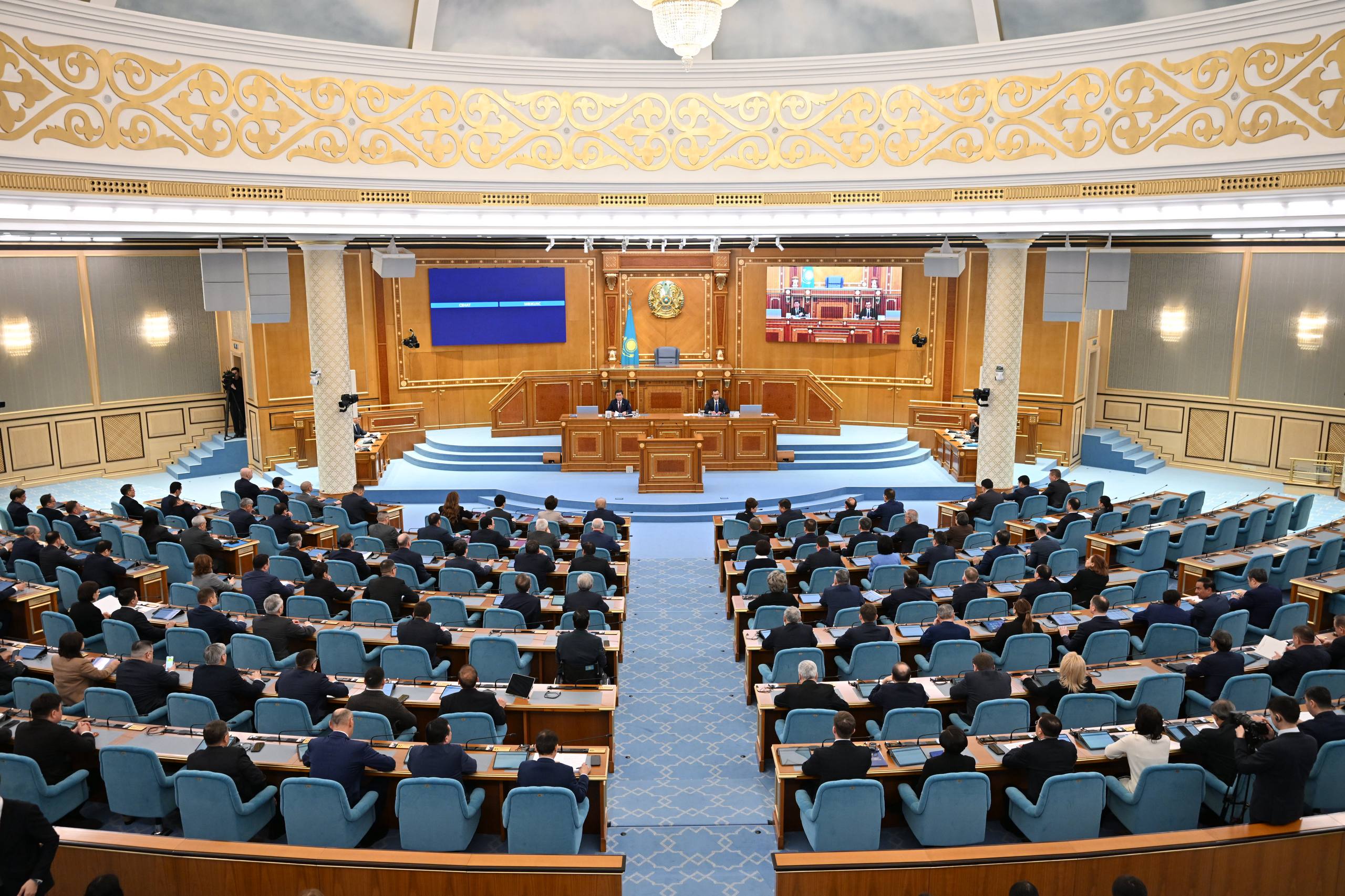 Парламент принял закон об особом статусе города Алатау