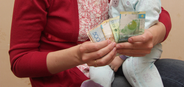 В Казахстане на пособия многодетным семьям выделено 114 млрд тенге