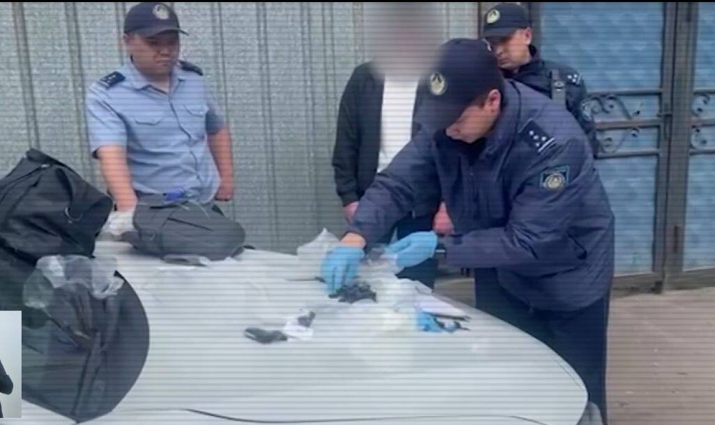 В Алматы полицейские пресекли деятельность наркокурьера
