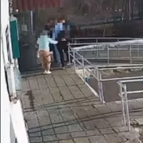 В Экибастузе пьяные казахстанцы напали на врача в травмпункте