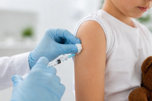 Порядка 370 тысяч девочек в Казахстане привили от ВПЧ