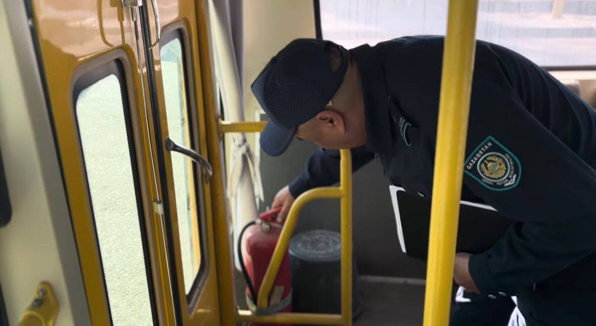 В Талдыкоргане полицейские проверили школьные автобусы