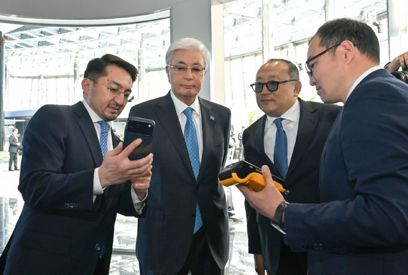 Токаеву показали первый в Казахстане платеж криптовалютой