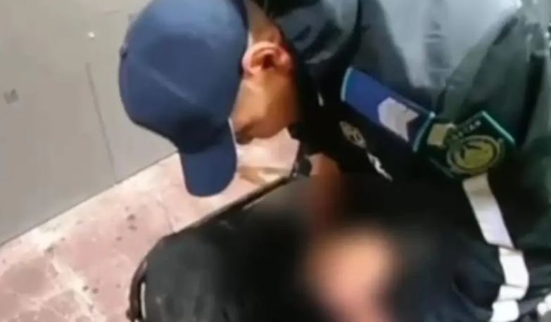 Транспортные полицейские спасли мужчину на вокзале в Мангистау