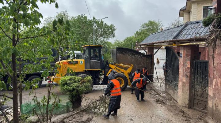 В Алматы произошёл сход оплывины