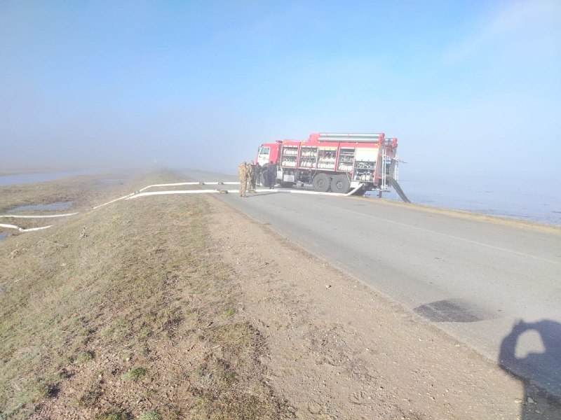 МЧС укрепляет дорожное полотно на трассе Астана–Коргалжын
