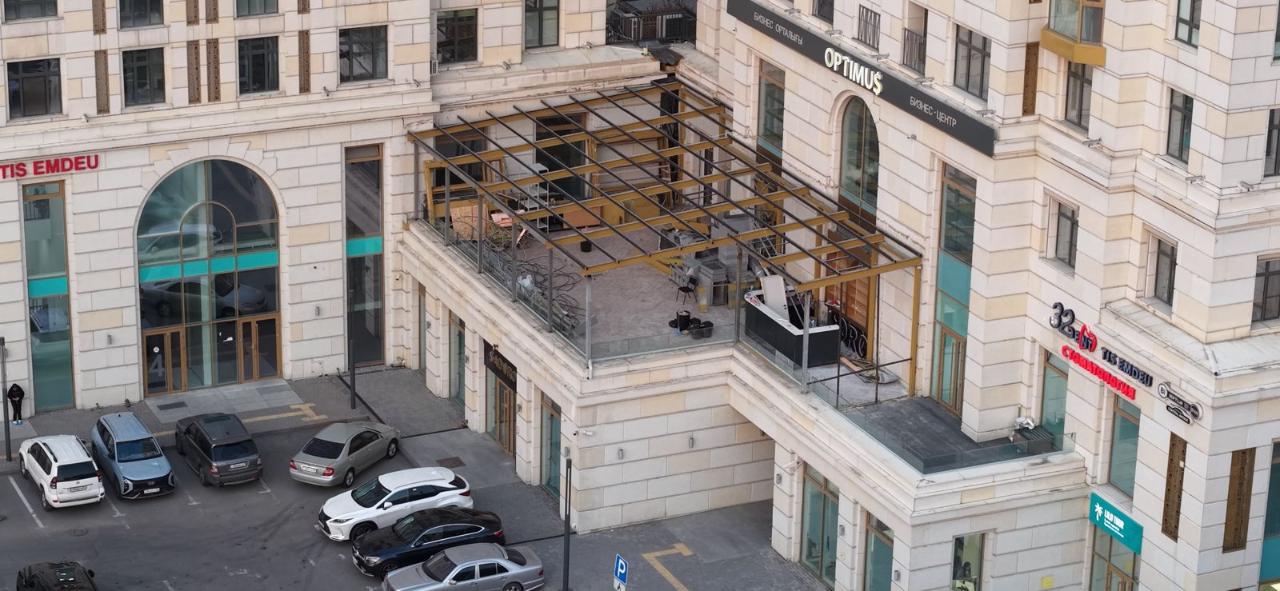 В центре Алматы по решению суда демонтировали террасу ресторана