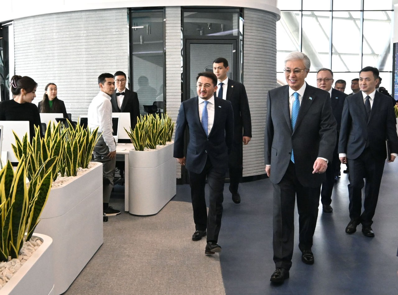 Касым-Жомарт Токаев посетил Международный центр искусственного интеллекта Alem.a