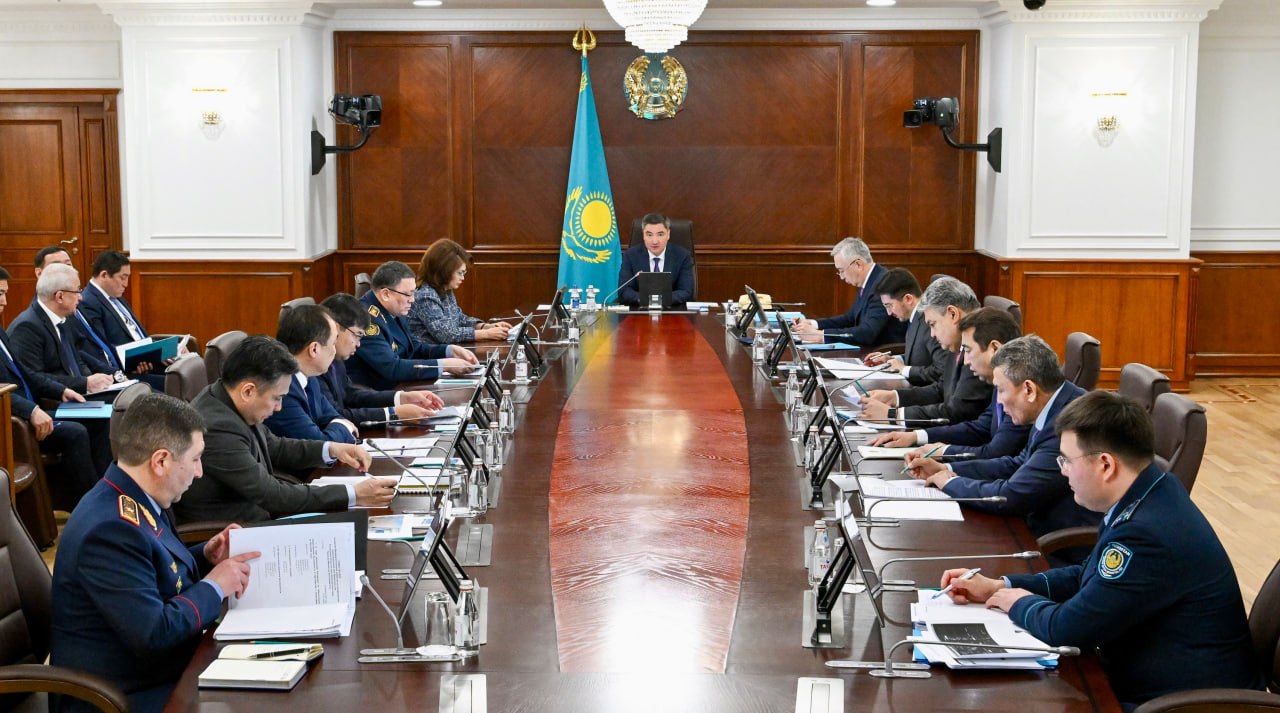 Олжас Бектенов провел заседание МВК по профилактике правонарушений