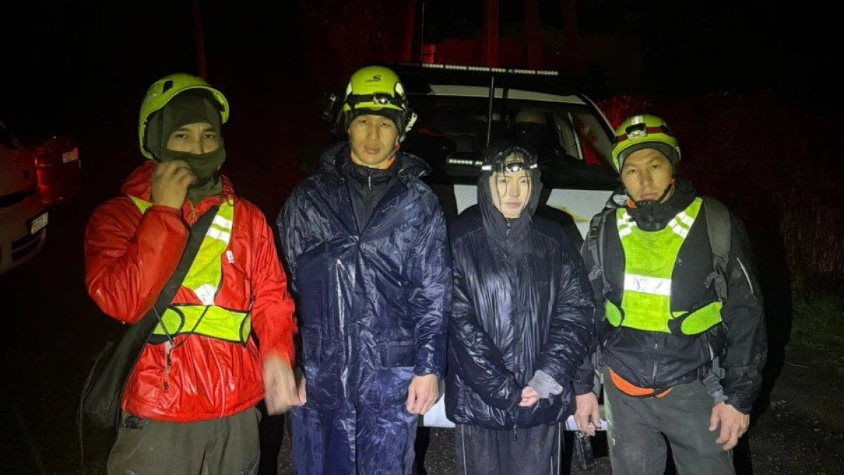 Ночью в горах Алматы спасли девушку