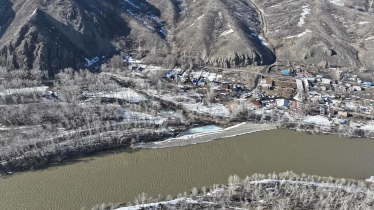 Без транспортного сообщения осталось село в Акмолинской области из-за паводков