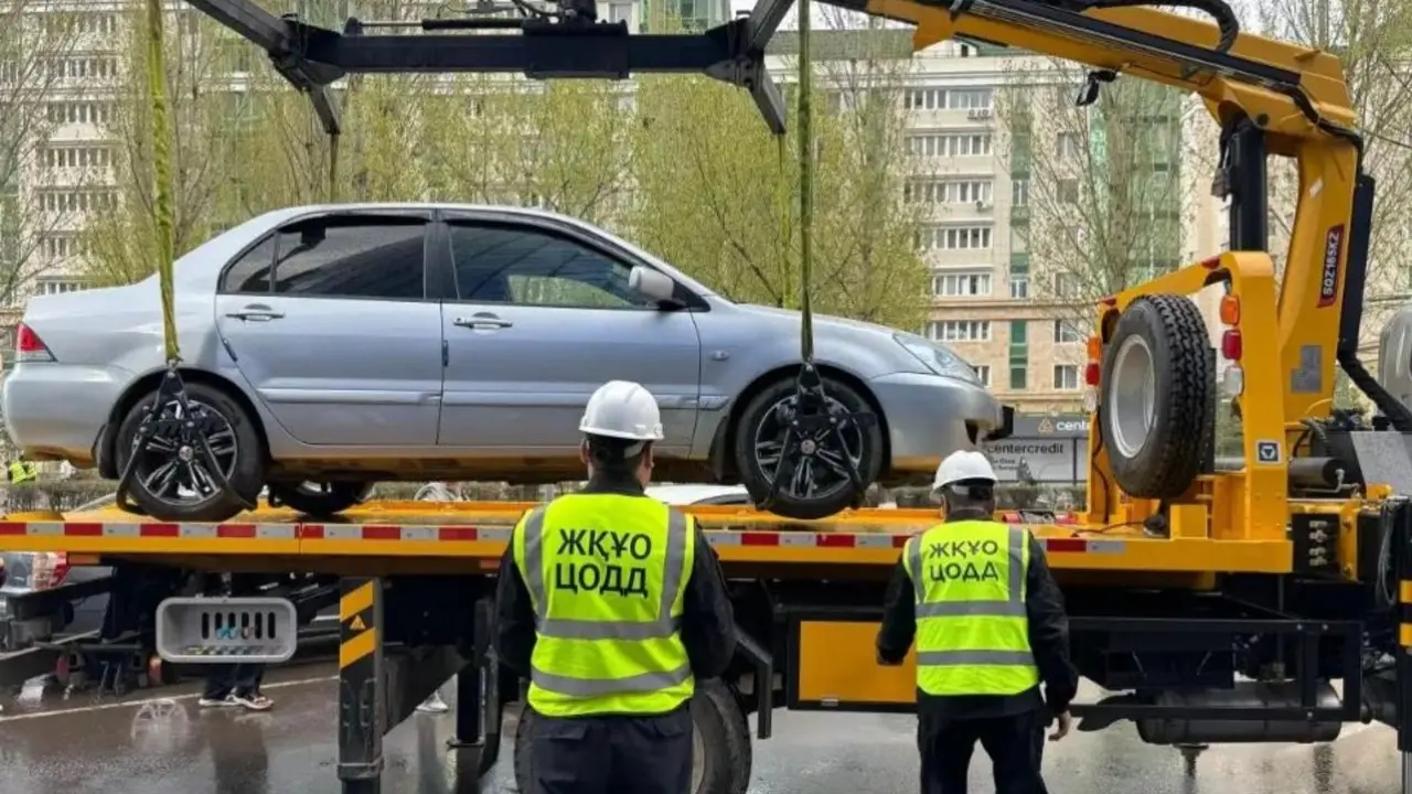 Машины начали платно эвакуировать в Астане