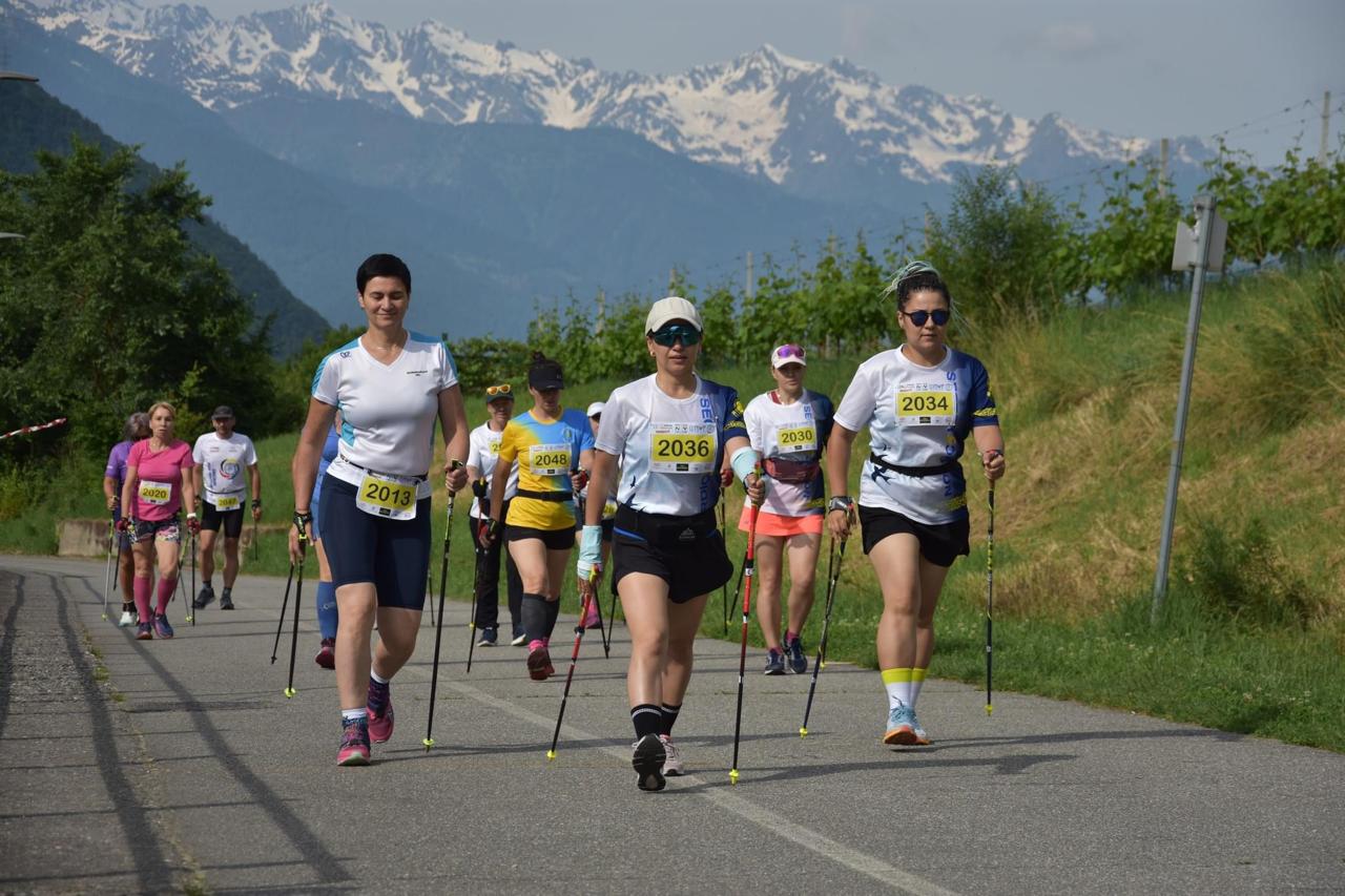 Казахстанцы «вооружились» палками и спасаются после инфарктов и инсультов: как европейская «забава» покорила нашу страну
