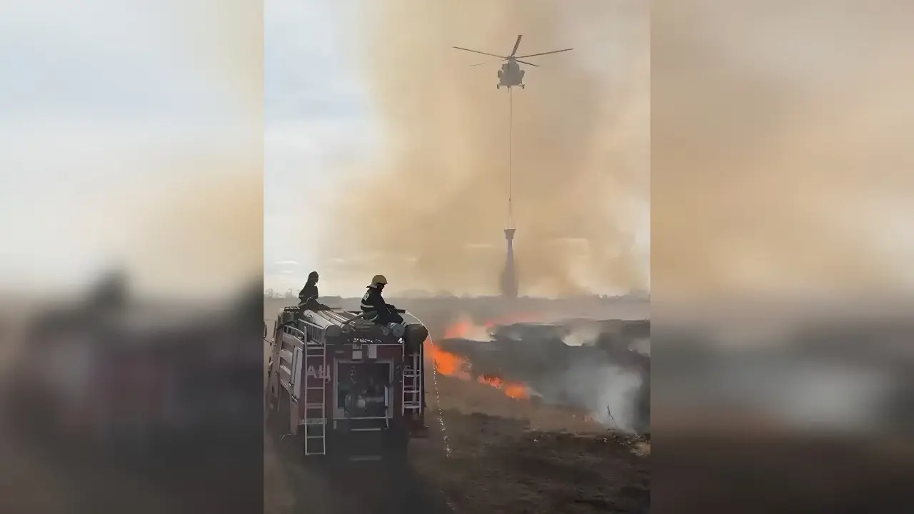 В СКО загорелась сухая трава 