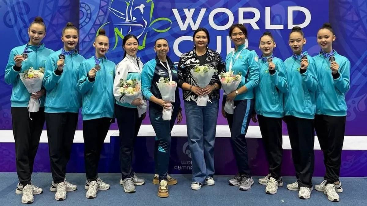 "Серебро" завоевали казахстанки на этапе Кубка мира по художественной гимнастике
