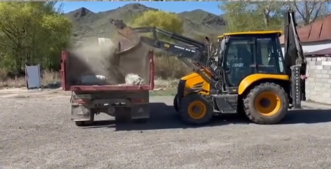 "Алтын-Эмель" очистили от мусора