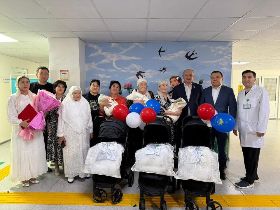 Тройняшки родились в Туркестане