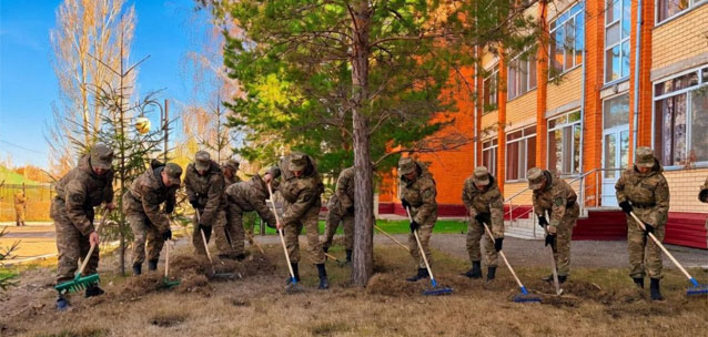 В Астане военнослужащие Нацгвардии провели экоакцию в Центре социального обслуживания «Шарапат»
