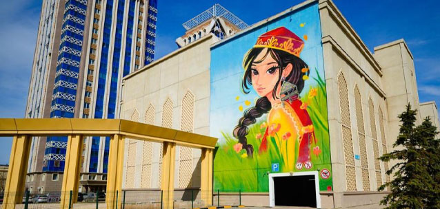 Новый мурал появился на фасаде одного из зданий в Астане