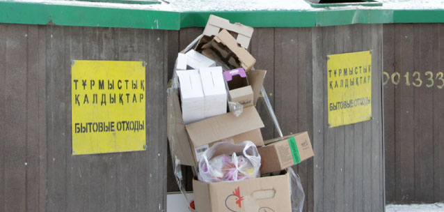 В ЗКО к мусорным контейнерам приставили видеокамеры