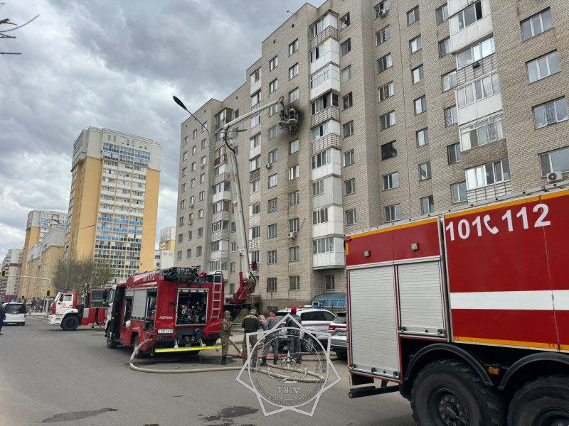 В Астане произошёл пожар в многоэтажном доме: жителей эвакуировали