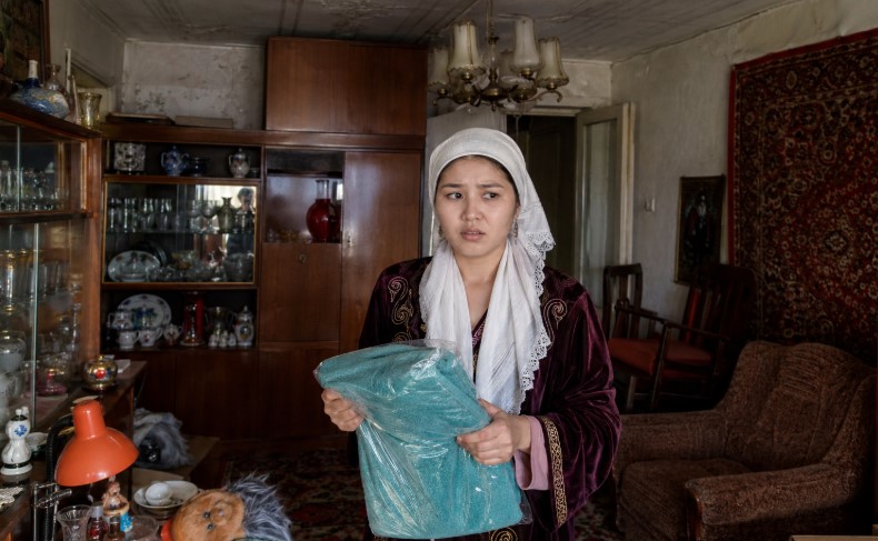 «Оставили свекрови, половины уже нет, сломали» - казахстанцы рассказали, почему откладывают покупку приданого