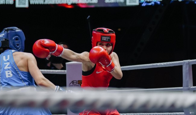 Чемпионат Азии по боксу: Айгерим Саттыбаева вышла в полуфинал