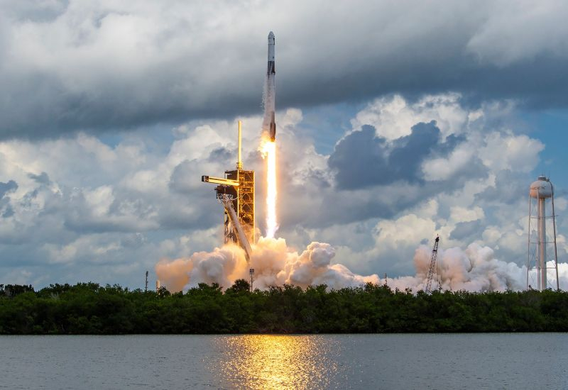 SpaceX завершила прошлый год с убытками